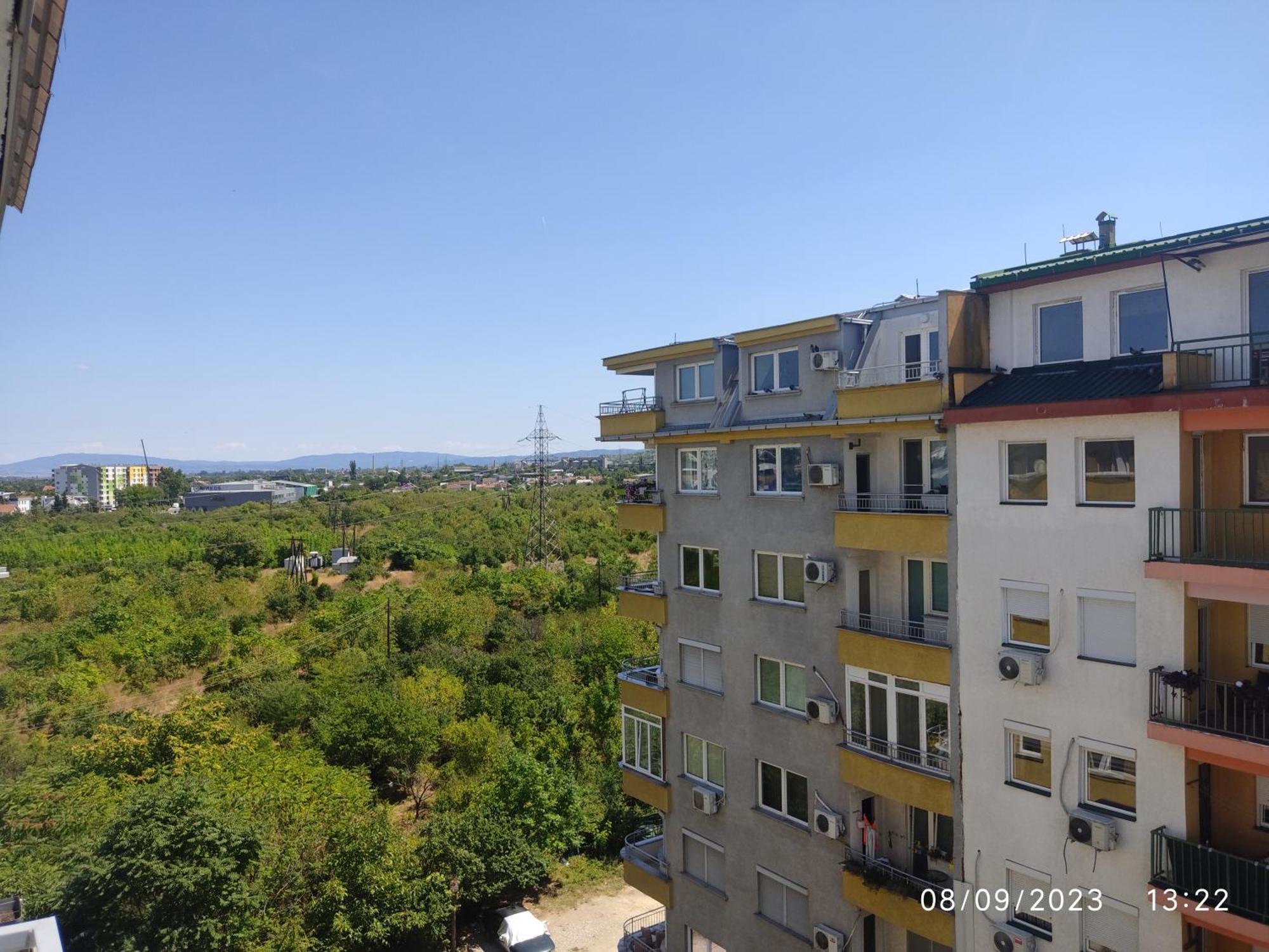 Апартамент Spacious Modern With Private Parking