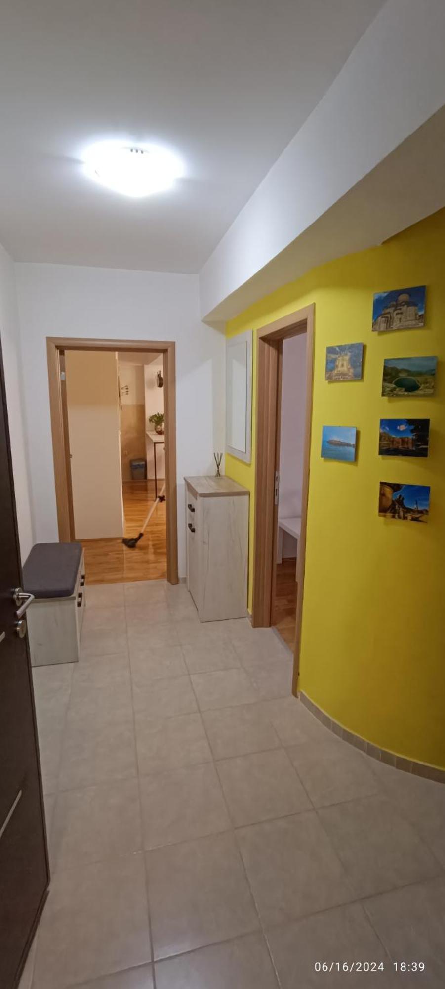 Spacious Modern With Private Parking Скопие